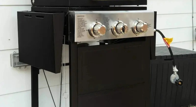 Коттедж Stylish Eastside Getaway w Backyard, Firepit & BBQ