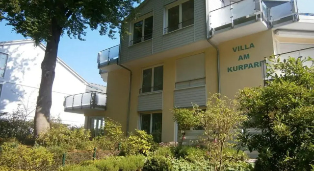 Апартаменты strandnahe FeWo mit 2 Schlafzimmern und Terrasse, Villa am Kurpark, Binz