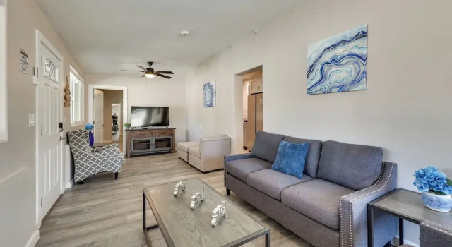 Boat Dock Access: Desert Hideaway in Bullhead City, Забронировать Дом для отпуска Виллы Буллхед-Сити, Вилла