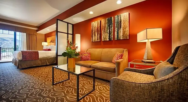 Двухместный номер Standard с балконом и с видом на горы Best Western Premier Ivy Inn & Suites