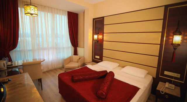 Kronos Hotel