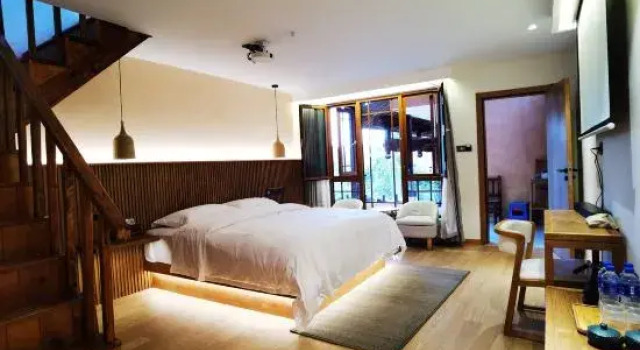 Люкс Дуплекс Puzhehei Xianrenju Lake View Homestay