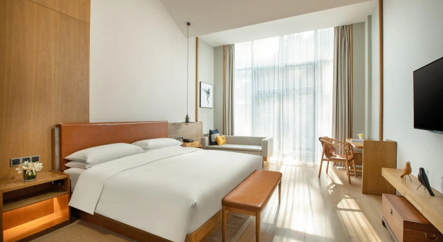 Двухместный номер Standard voco Thousand Island Lake by IHG