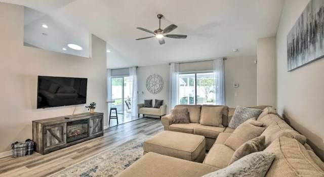 Palm Coast Retreat w/ Lanai < 8 Mi to Beach!, Забронировать Дом для отпуска Коттеджи Палм-Кост, Коттедж