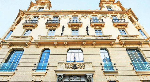 URSO Hotel & Spa, a Small Luxury Hotel of the World, Забронировать Курортный отель Отели Мадрида 5 звезд, рядом с Церковь Санта-Барбара монастыря Салесас-Реалес, 5*