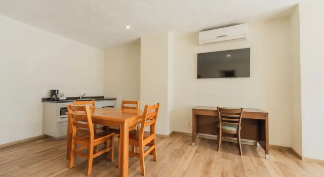 Двухместный люкс с балконом Comfort Inn Monterrey Valle