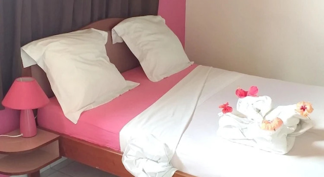 Studio In Sainte Anne With Shared Pool Enclosed Garden And Wifi 3 Km From The Beach
