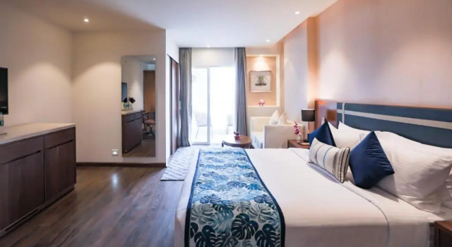 Двухместный номер Executive с балконом Regenta Suites Gurugram, Sector 49 Sohna Road
