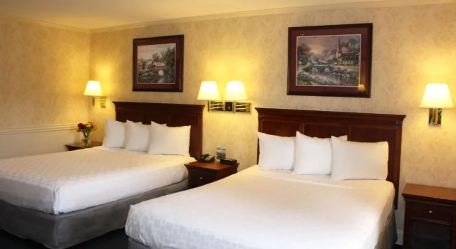 Четырёхместный номер Standard SHERWOOD MOTEL