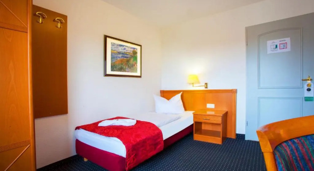 Одноместный номер Standard Hansadom Hotel Köln Central by Mayburgh