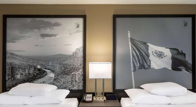 Super 8 by Wyndham Laredo