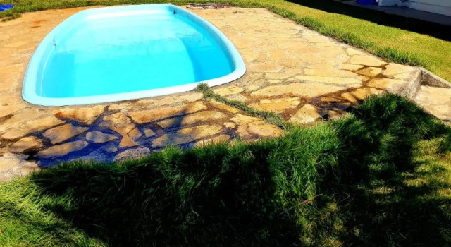 Ótima Casa Caldas Novas 2 km do centro para ate 14 pesssoas com piscina aquecida, churrrasqueira, Wifi, Забронировать Отель Калдас-Новас 