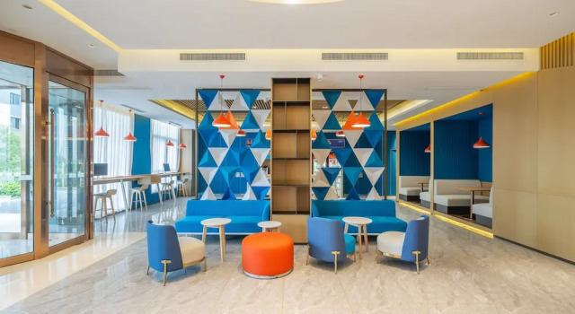 Holiday Inn Express Jurong Xianlin, Rezerwuj Hotel Hotele w Qi Xia z parkingiem, Parking