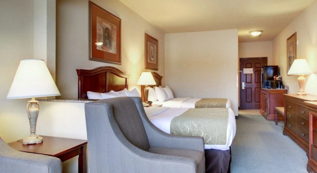 Люкс с видом на воду Clarion Suites Vidalia Riverfront