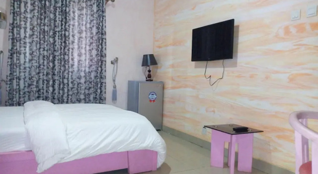 Fortune Pearl Hotel, Book Hotel Ewu 