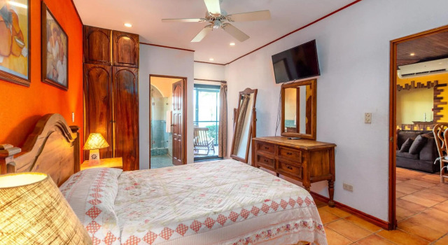 Warm Interiors and Orange Hues on Ground Floor in Front of Beach, Buchen Sie Hotel Flamingo Guanacaste