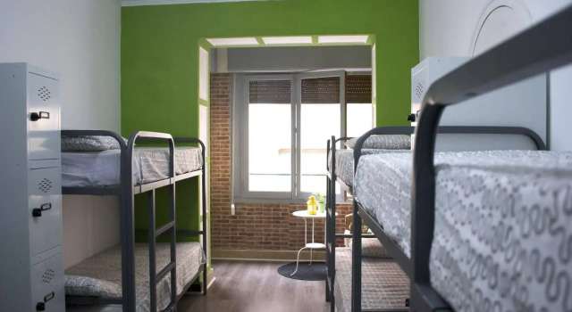 Tarragona Hostel, Забронировать Хостел Хостелы Таррагоны, рядом с Provincial Traffic Headquarters, Хостел