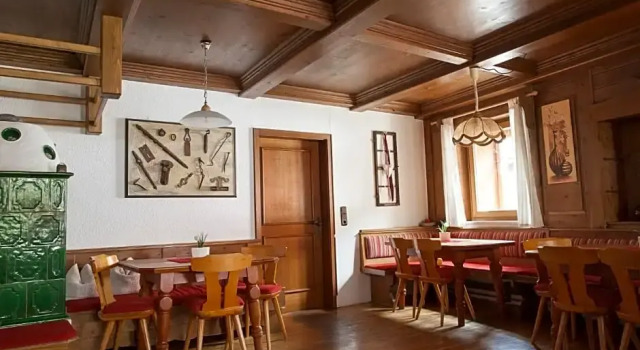 Romedihof Backpacker Hostel, Rezerwuj Hostel Hotele w Tyrol z parkingiem, Parking
