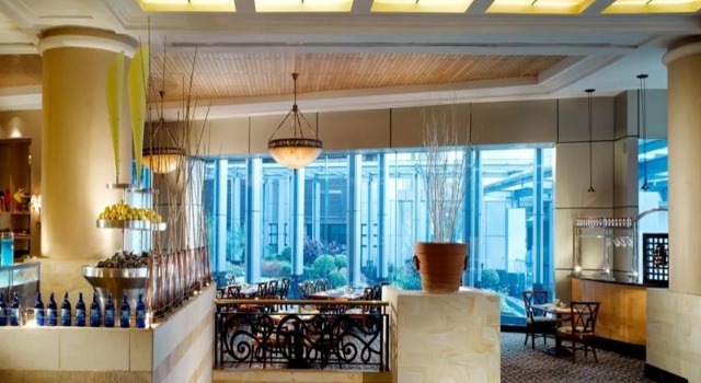 JW Marriott Hotel Jakarta, Book Hotel Hoteller i Jakarta med pool, nær Ciputra Artpreneur, Swimmingpool
