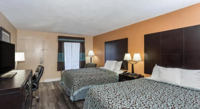 Четырёхместный номер Deluxe Days Inn by Wyndham Sarasota Bay