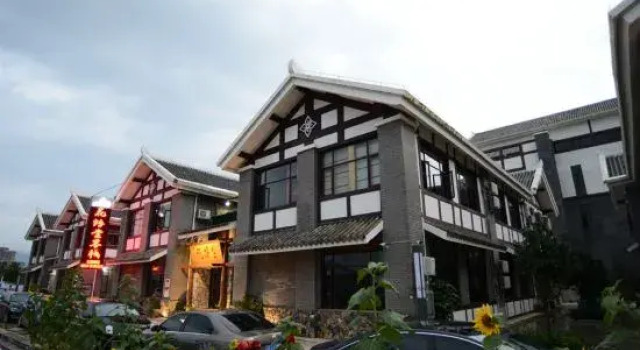 Huayutang Renwen Inn