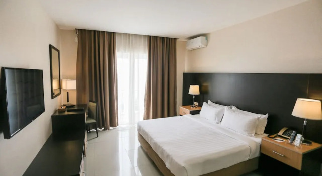 Номер Deluxe с балконом и с видом на озеро The Lake Hotel Tagaytay