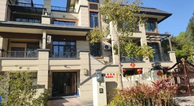 Tree Villa Holiday Villa, Varaa Villa Mökit kohteessa Guangdong, Mökki