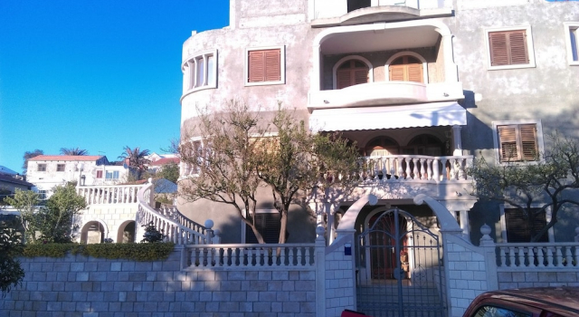 Apartments and Room Rest