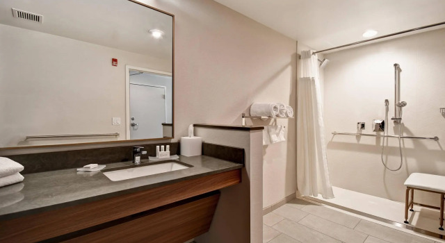 Четырёхместный люкс Fairfield Inn & Suites by Marriott Plymouth