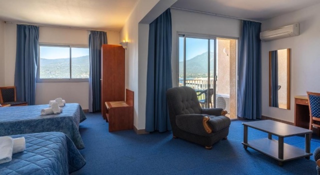 Четырёхместный номер Standard с видом на море Hotel Hibiscus