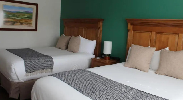 Четырёхместный номер Deluxe Elm House Inn
