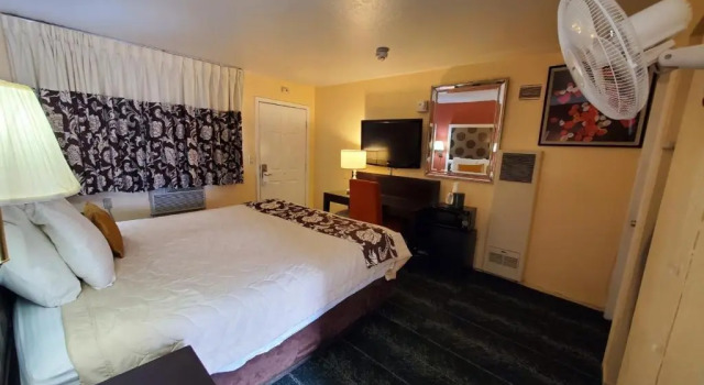 Номер Standard Bluebird Day Inn & Suites