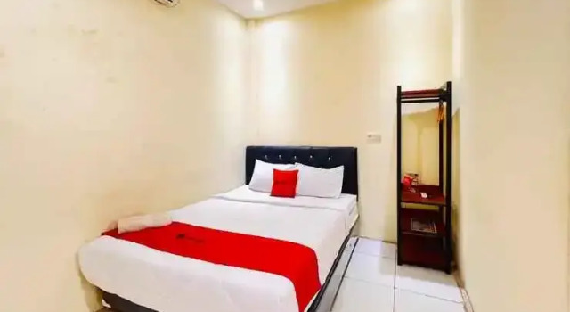 RedDoorz near Alun Alun Sidoarjo