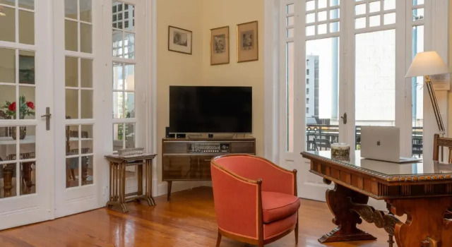 1930's neoclassical apt in the heart of Athens