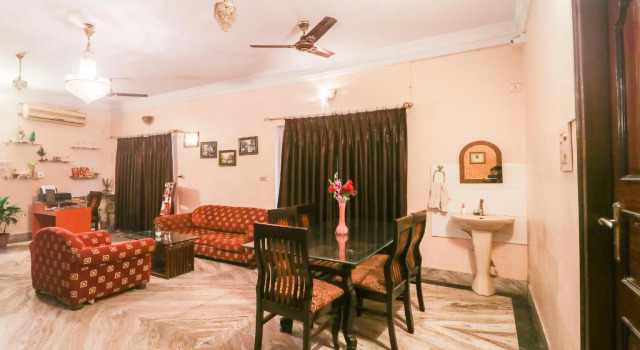OYO 67454 London Rooms, Prenota Hotel Calcutta 