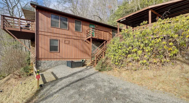 Коттедж с 2 комнатами с балконом 1 Mile to Golfing: Porch w/ Fireplace + Mtn Views