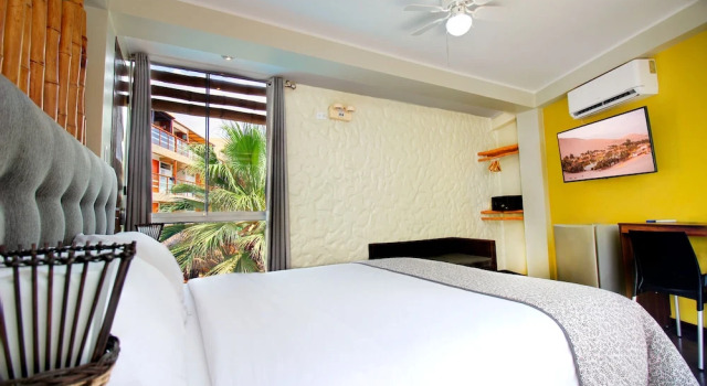 Bananas Adventure Hostel, Prenota Ostello Hotel economici a Huacachina