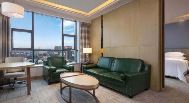 Двухместный люкс Deluxe c 1 комнатой с видом на город Four Points by Sheraton Hefei, Baohe