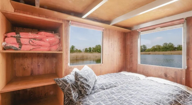 Beautiful Ship/boat in Neustrelitz With 2 Bedrooms and Wifi, Забронировать Отель Нойштрелиц Feldberg Lake District, рядом с Славянская деревня в городе Нойштрелиц