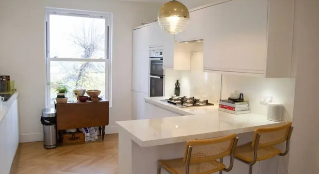 Spacious Multi Level Home With Large Garden, Book Hotel Tottenham Merseyside