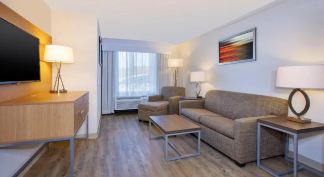 Трёхместный люкс Holiday Inn Morgantown-University Area by IHG