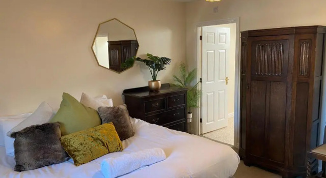 Lolite Homes - 4 Bed Perfect for NEC Genting Arena Resort World & Airport - Serviced Hawk Home, Забронировать Курортный отель Курортные отели Уорикшир, Курортный отель