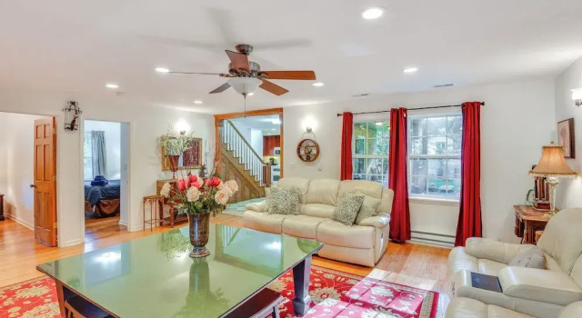 Walk to the Beach: Pet Friendly w/ Fire Pit!, Réserver Maison de vacances Coloma Michigan