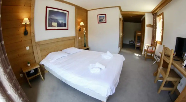 Семейный номер Standard с балконом Hotel Vancouver
