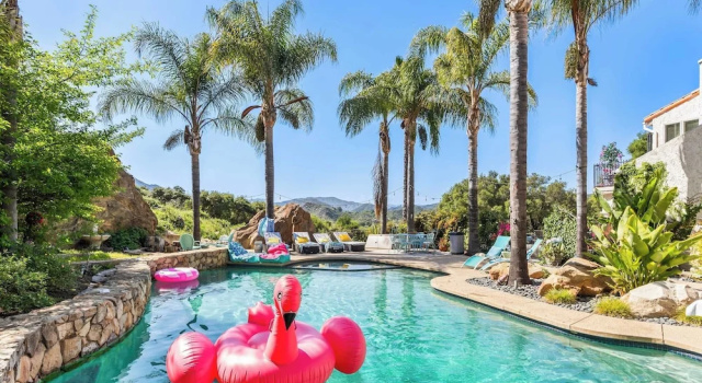 Коттедж с 6 комнатами с балконом Private Malibu Escape w/ Guest House, Fire Pits & Mountain Views The Malibu Retreat by Avantstay
