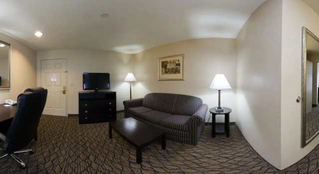 Двухместный люкс Holiday Inn Express & Suites Columbus East - Reynoldsburg by IHG