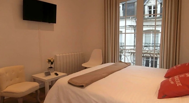 Au Claire De Lune, Book Hotel Hoteller i Upper Normandy med parkering, Parkering