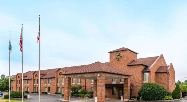 Кровать в общем номере Quality Inn I-75 West Chester-North Cincinnati