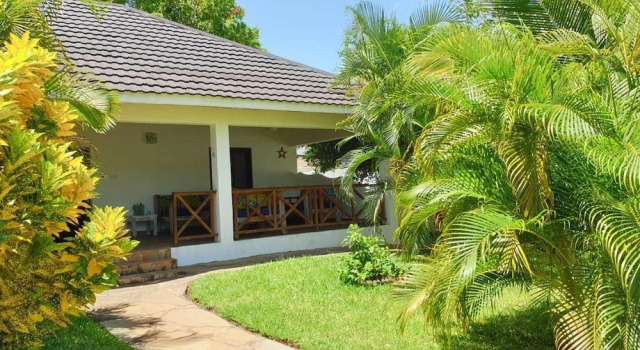 Mombasa Bungalow, Book Apartment Hotels in Coast Region with Parking, Parking