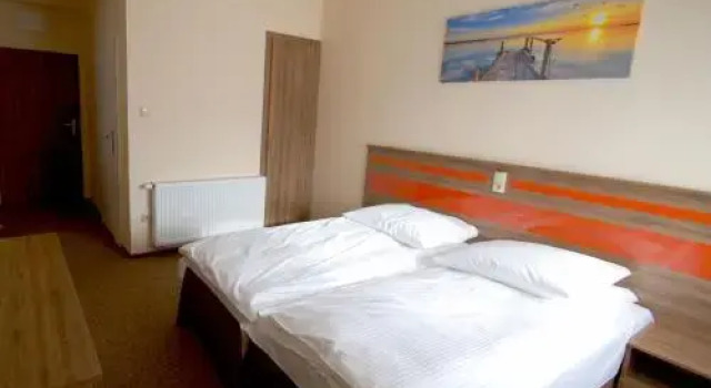 Hotel Restauracja Sloneczna, Varaa Hotelli Jarocin Suur-Puola